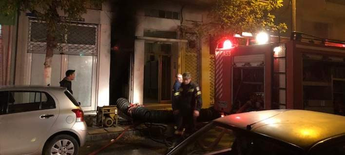 Θεσσαλονίκη: Πυρκαγιά σε αποθήκη παιχνιδιών (εικόνες, βίντεο)
